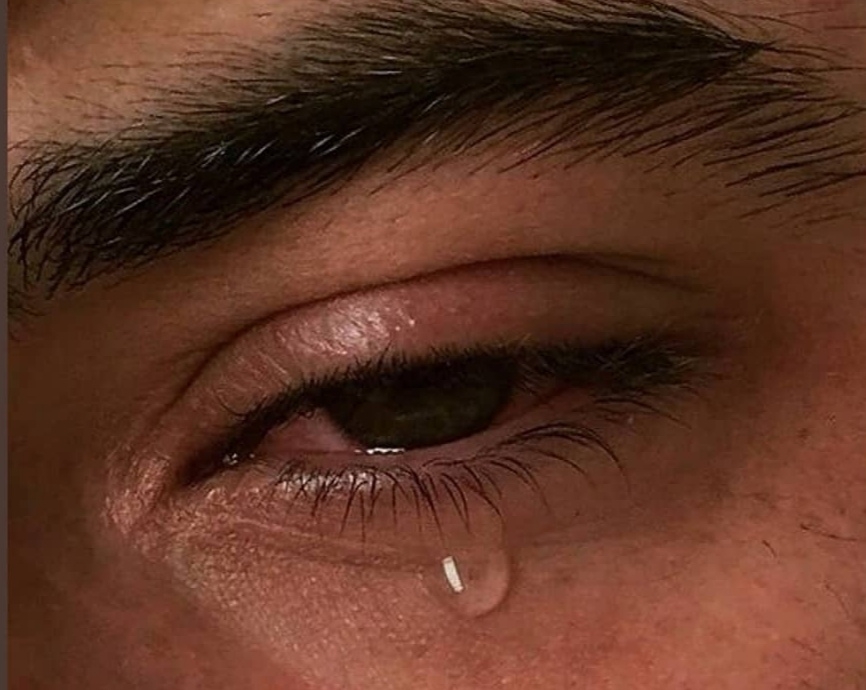 बिखरा सा हूँ अब बहुत,सायद अब समेटा ना जाऊँ.